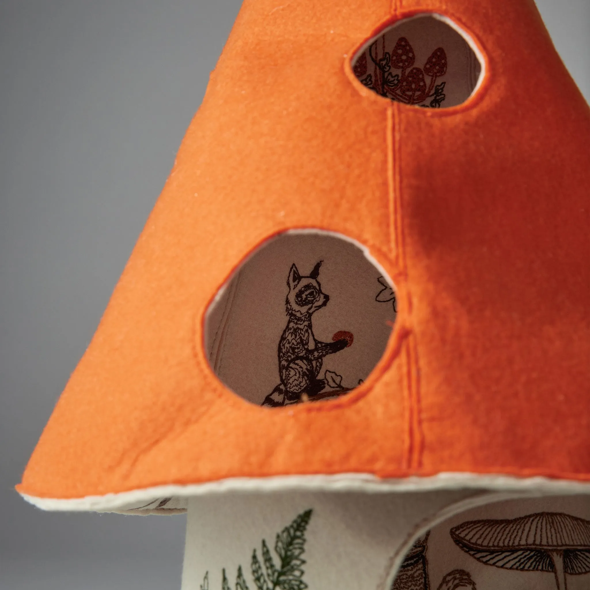 Mushroom House and Woodland Guests